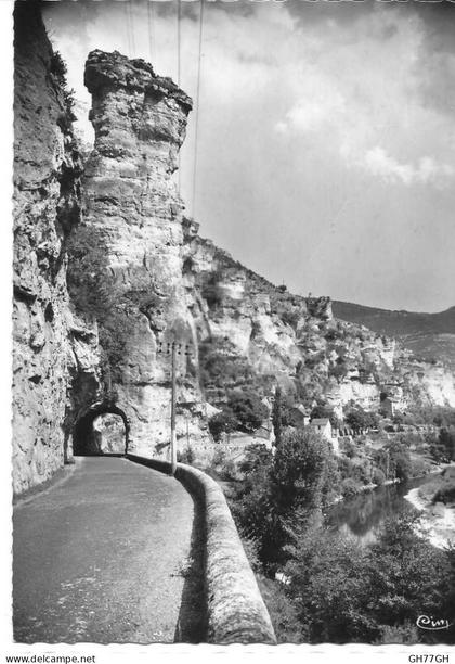 CPA GORGES DU TARN ROCHER ET TUNNEL DE POUGNADOIRES -non circulée