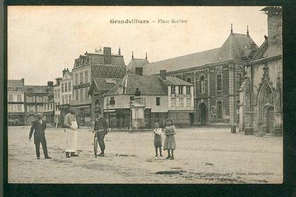 Grandvilliers. Place Barbier. Animée ( boucher, facteur...)