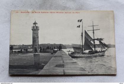 Granville, le Brick goélette saint Nicolas sortant du port, Manche 50