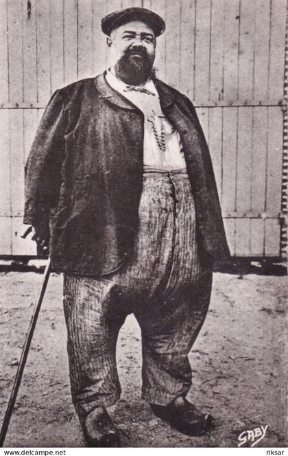 GUEMENE PENFAO(LE PETIT JOSEPH PROFESSEUR DE DANSE)