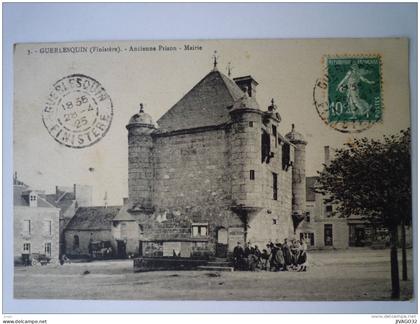 GUERLESQUIN  (Finistère)  :  Ancienne Prison  -  Mairie