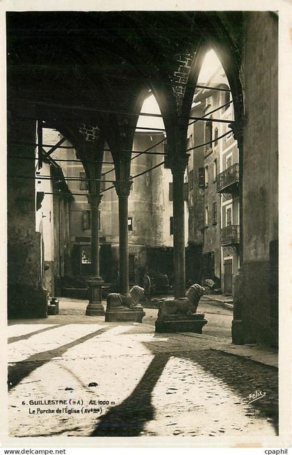 CPA Guillestre Le Porche de l'Eglise