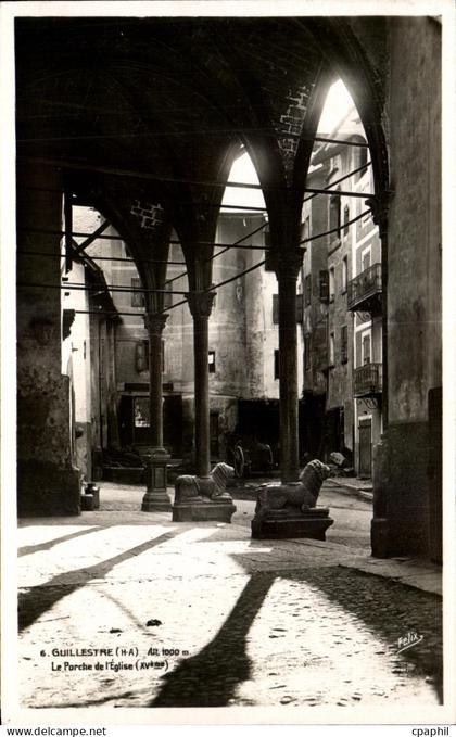 CPA Guillestre Le Porche de l'Eglise