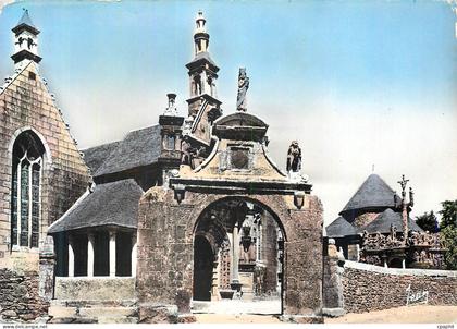 CPM Eglise et Calvaire de Guimiliau (Finistere) La Bretagne