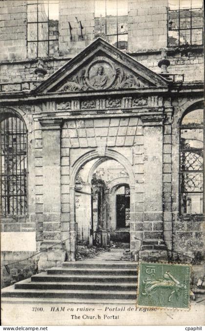 CPA Ham en Ruines Portail de l Eglise Militaria