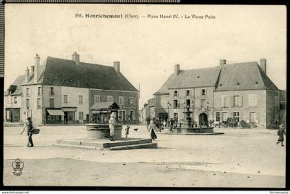 Carte Postale - France - Henrichemont - Place Henri IV - Le Vieux Puits (CP28089)