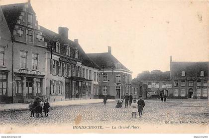 HONDSHOOTE - La Grande Place - très bon état