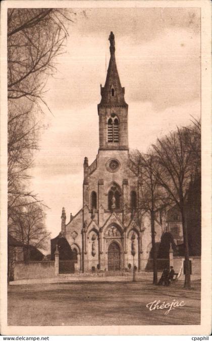 CPA Issoudun Basilique du Sacre Coeur