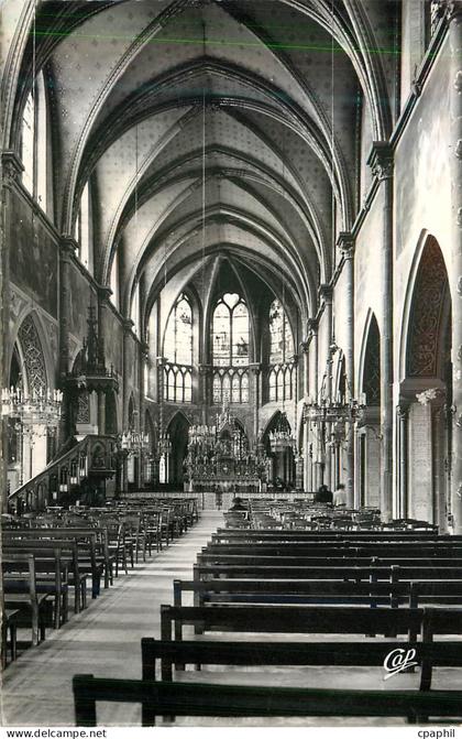 CPM Issoudun Interieur de la Basilique de Sacre Coeur