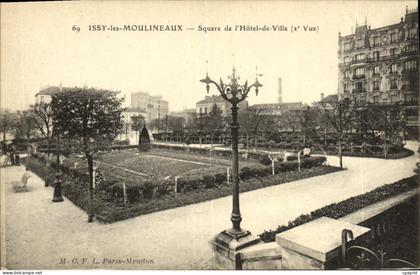 CPA Issy les Moulineaux Square de l Hotel de Ville