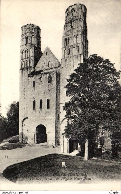 Jumieges CPA Anciennes abbaye de Jumieges Les deux tours de l'eglise Notre Dame