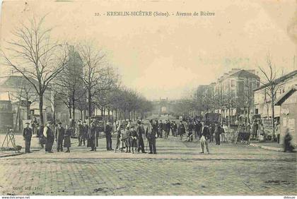 Carte Postale Ancienne - 94 - Kremlin-bicêtre - Avenue de bicêtre - Animée - CPA - Oblitération de 1915 - Voir Scans Rec