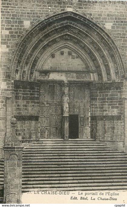 CPA la Chaise Dieu le Portail de l'Eglise