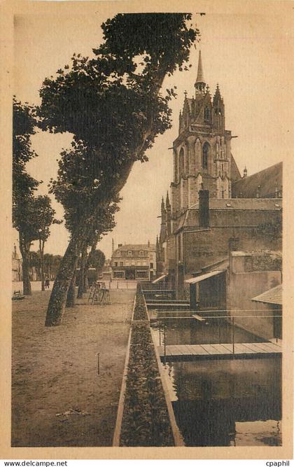 CPA La Ferte Bernard Le Mail et les canaux