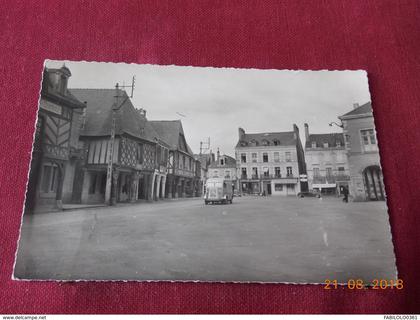 CPSM - La Guerche-de-Bretagne - Les Vieux Porches et Place de la Mairie