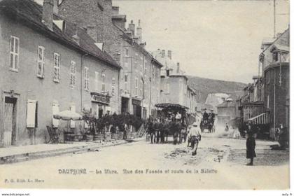 LA MURE - Rue des Fossés et Route de la Salette (diligence)