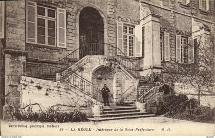 CPA La Reole Interieur de la Sous Prefecture