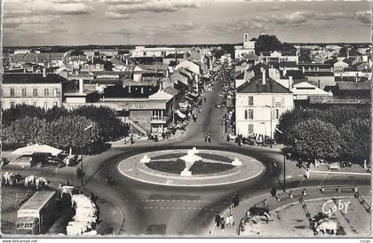 CPSM La Roche-sur-Yon Rue Georges Clémenceau