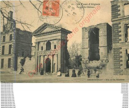 84.  LA TOUR d'AIGUES .  Façade du Château .