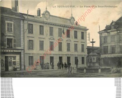 38.  LA TOUR DU PIN .  La Place et la Sous-Préfecture .