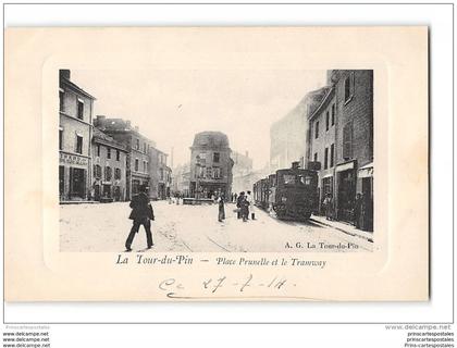 CPA 38 La Tour du Pin place Prunelle et le train tramway ligne de La Tour du Pin Les Avenières