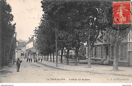 LA TOUR DU PIN - Avenue de la Gare - très bon état