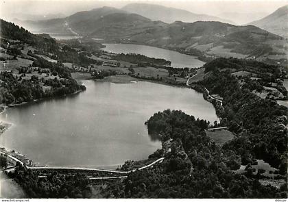 38 - Laffrey - Vue aérienne sur les lacs de Laffrey - Carte dentelée - CPSM grand format - Carte Neuve - Voir Scans Rect
