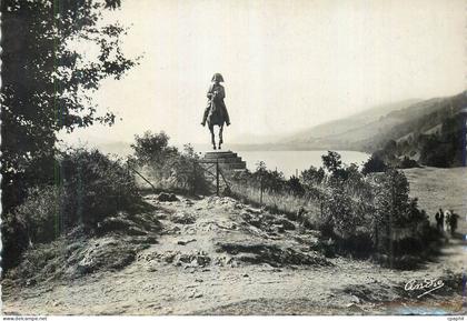 CPM Laffrey le Monument de Napoleon les Belles Alpes Francaises  Napoleon 1er