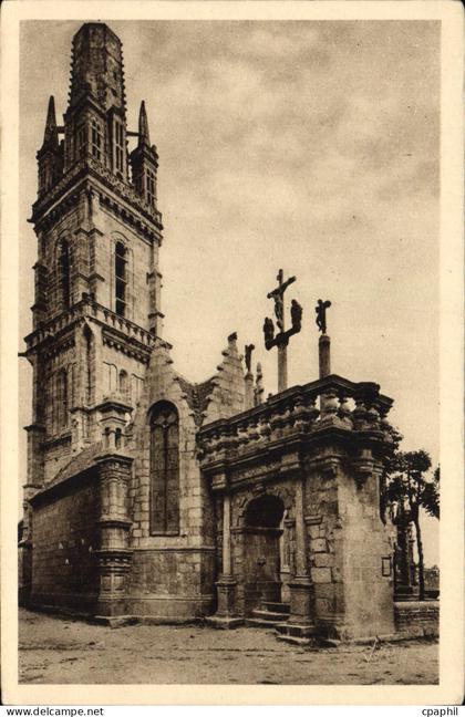 CPA Bretagne Lampaul Finistere l'Arc de Triomphe et l'eglise