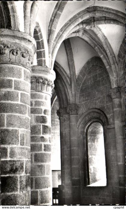CPSM Eglise de Brelevennez Lannion Partie du deambulatoire