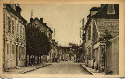 CPA Laroche St Cydroine Mairie et cafe de la place