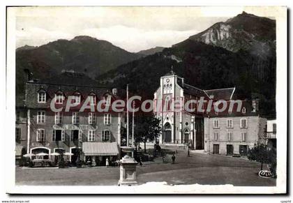 CPA Laruns Place Publique Et Eglise