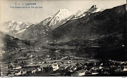 CPA Laruns Vue Generale Et Le Pic Du Ger