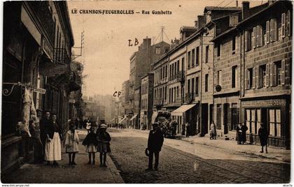 CPA Le CHAMBON-FEUGEROLLES - Rue Gambetta (430727)