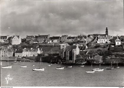 CPSM Le Conquet La Vieille Cite Du Conquet Dominant Le Port De Peche