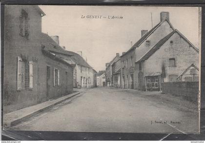 53 - LE GENEST - L' Arrivée