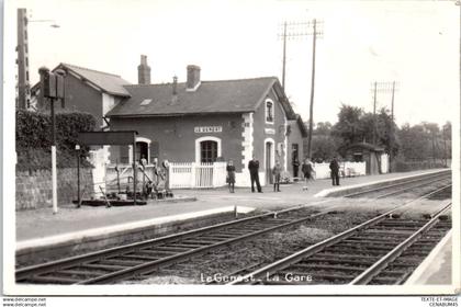 53 LE GENEST - la gare
