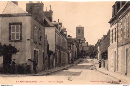 Le Mêle-sur-Sarthe animée rue de l'Eglise