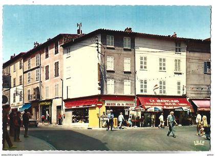 LE MUY - Le Carrefour central