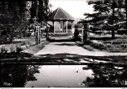 CPSM Le Trait Seine Maritime Le Jardin public