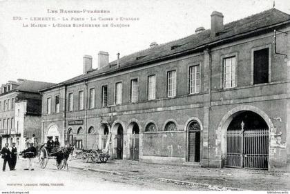 D64 LEMBEYE  < VUE ANIMEE : LA POSTE, LA CAISSE D'EPARGNE , LA MAIRIE , L'ECOLE SUPERIEURE..