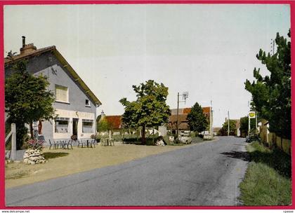 CPM 18 SURY près LERE Cher - La Route Nationale (Café - Station service BP) ° Editions Nivernaises