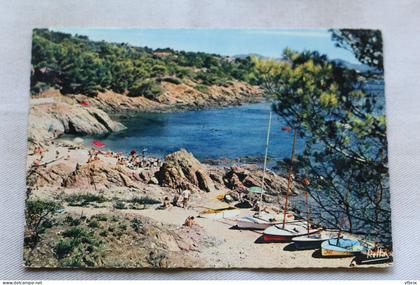 Cpm 1965, les calanques des Issambres, une plage, Var 83