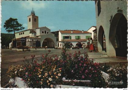 CPM LES ISSAMBRES CALANQUES-des-ISSAMBRES Place du Village Provencal (1113204)