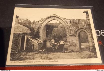 LES LUCS SUR BOULOGNE - * le plessis -buet