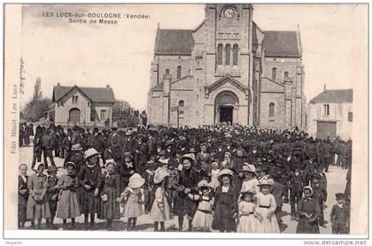 Les Lucs sur Boulogne : sortie de messe