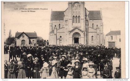 Les Lucs sur Boulogne : sortie de messe