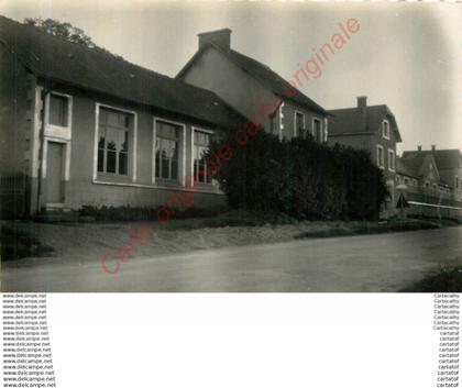 86.  LES TROIS MOUTIERS .  Groupe Scolaire .
