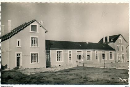 LES TROIS MOUTIERS - L'Ecole des Filles