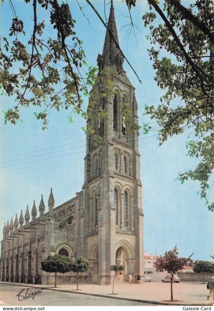 33 LESPARRE MEDOC L EGLISE